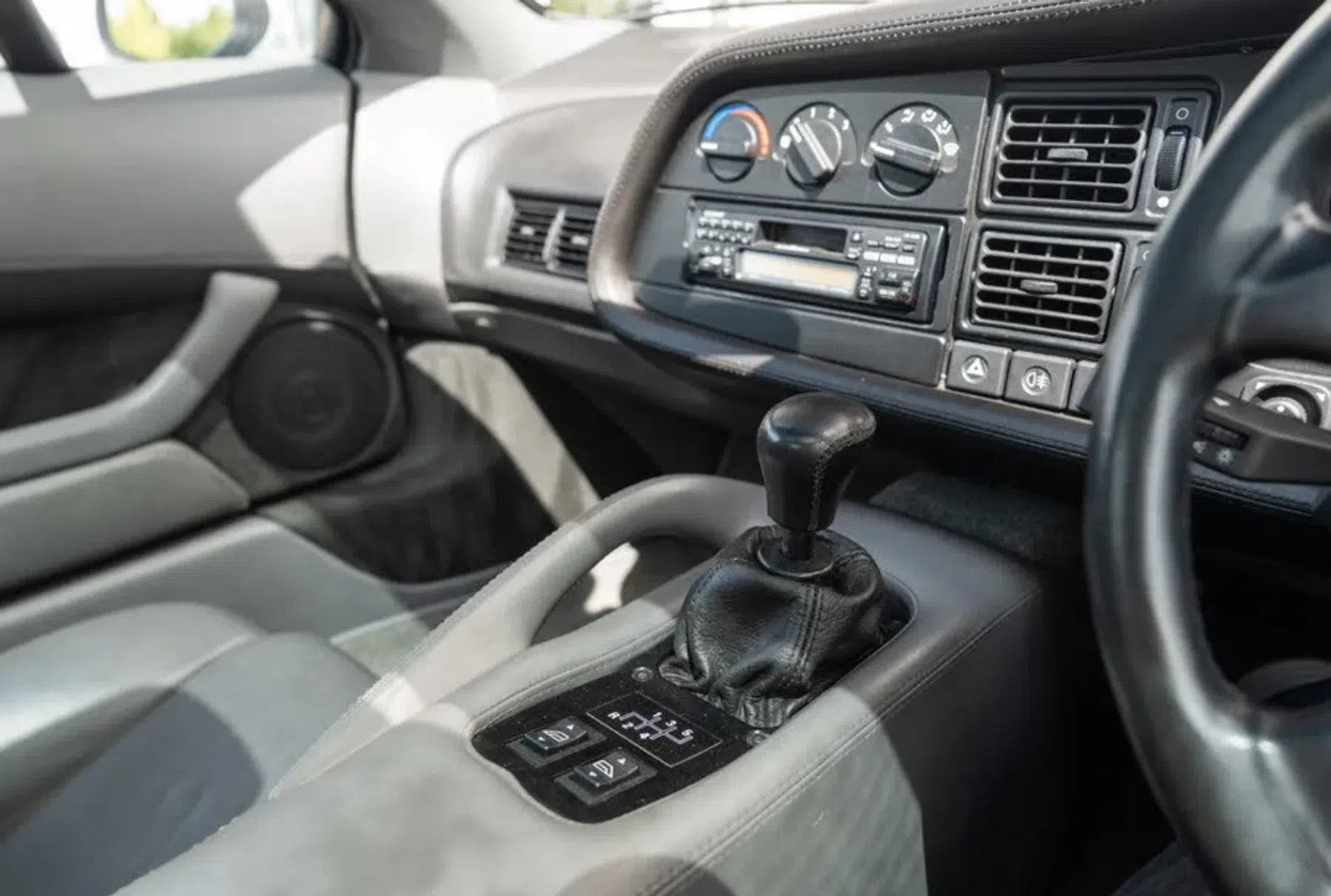 Jaguar XJ220